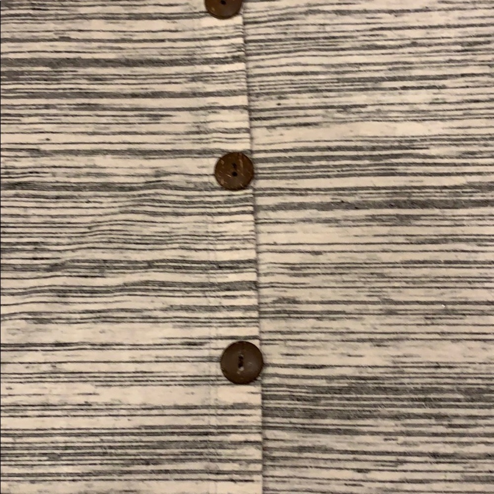 Small, button back tunic - Picture 4 of 4